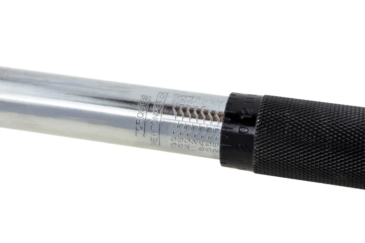 Klucz dynamometryczny 1/2" 28-210 NM z blokadą i nasadkami